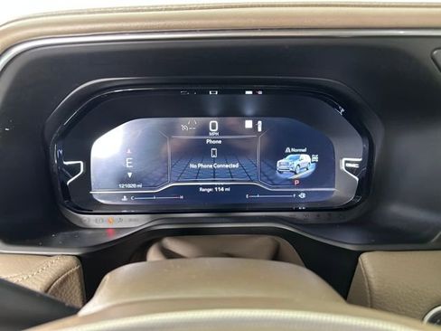 Used 2022 GMC Yukon XL Denali image 17