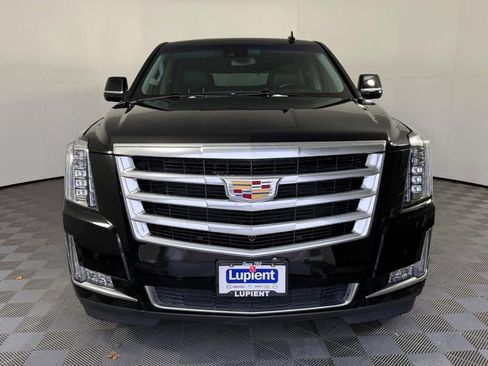 Used 2018 Cadillac Escalade Luxury image 9