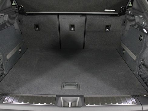 New 2026 Porsche Macan Electric RWD image 18