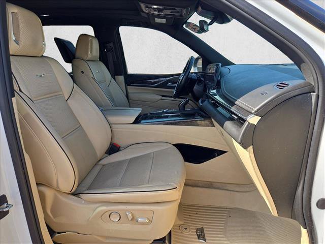 Used 2023 Cadillac Escalade Premium Luxury AWD/4WD image 18