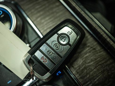 Used 2019 Ford Expedition Limited w/ Equipment Group 302A AWD/4WD image 24