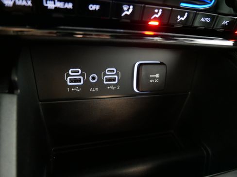 Used 2024 Jeep Grand Cherokee Limited w/ Black Appearance Package AWD/4WD image 29