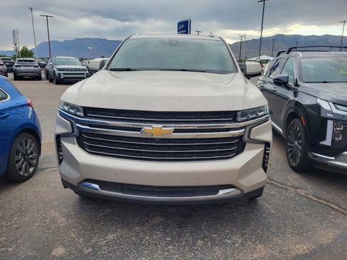 Used 2021 Chevrolet Tahoe LT w/ LT Signature Package AWD/4WD image 3