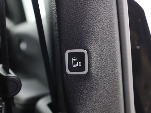 Used 2025 Chrysler Pacifica Select FWD image 18