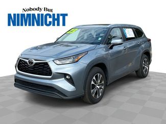 Used 2023 Toyota Highlander XLE video 1