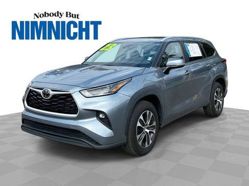 Used 2023 Toyota Highlander XLE image 1