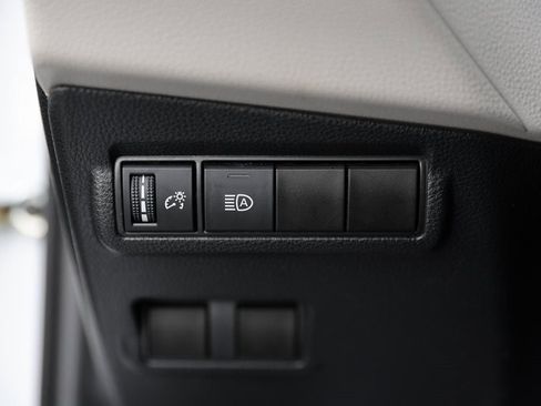 Used 2022 Toyota Corolla Cross LE image 16