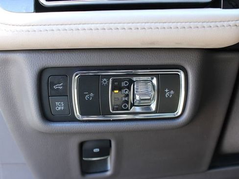 Used 2023 Lincoln Nautilus Reserve w/ Monochromatic Package AWD/4WD image 16