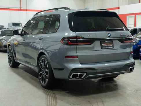 Used 2023 BMW X7 M60i image 4
