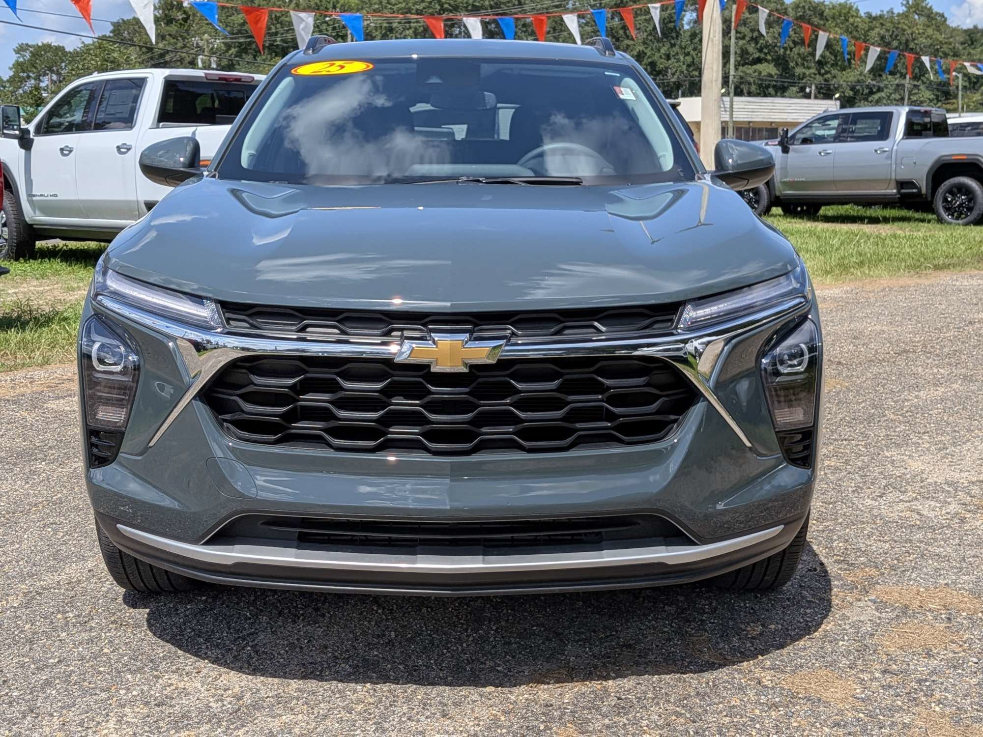 Used 2025 Chevrolet Trax LT FWD image 9
