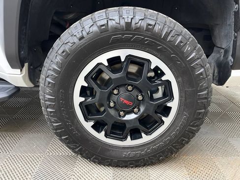 Used 2025 Toyota 4Runner TRD Off-Road Premium AWD/4WD image 30
