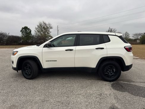 Used 2020 Jeep Compass Sport image 4