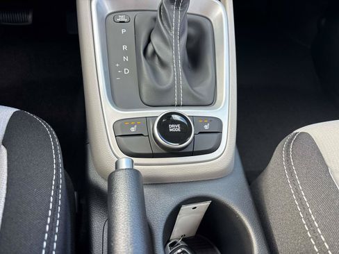 Used 2026 Hyundai Venue SEL FWD image 11