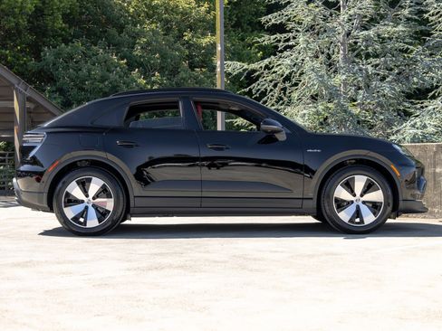 New 2026 Porsche Macan 4 Electric AWD/4WD image 12