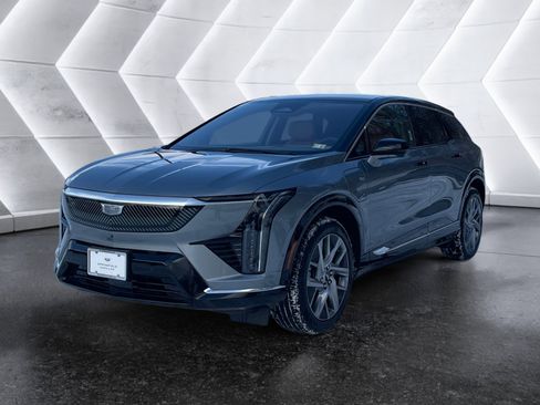 New 2026 Cadillac Optiq Luxury 2 image 2