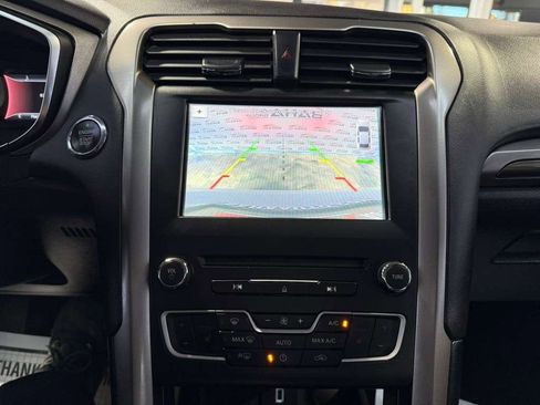 Used 2018 Ford Fusion SE w/ Equipment Group 602A image 18