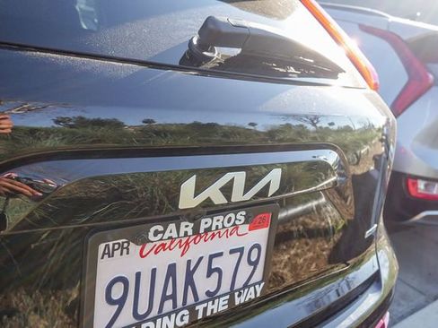 Certified 2025 Kia Niro EX image 14