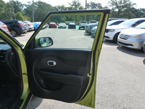 Used 2016 Kia Soul + FWD image 21