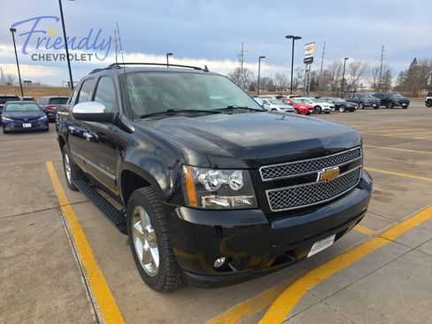 Used 2013 Chevrolet Avalanche LTZ AWD/4WD image 7