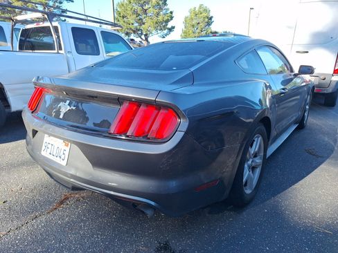 Used 2016 Ford Mustang Coupe image 4