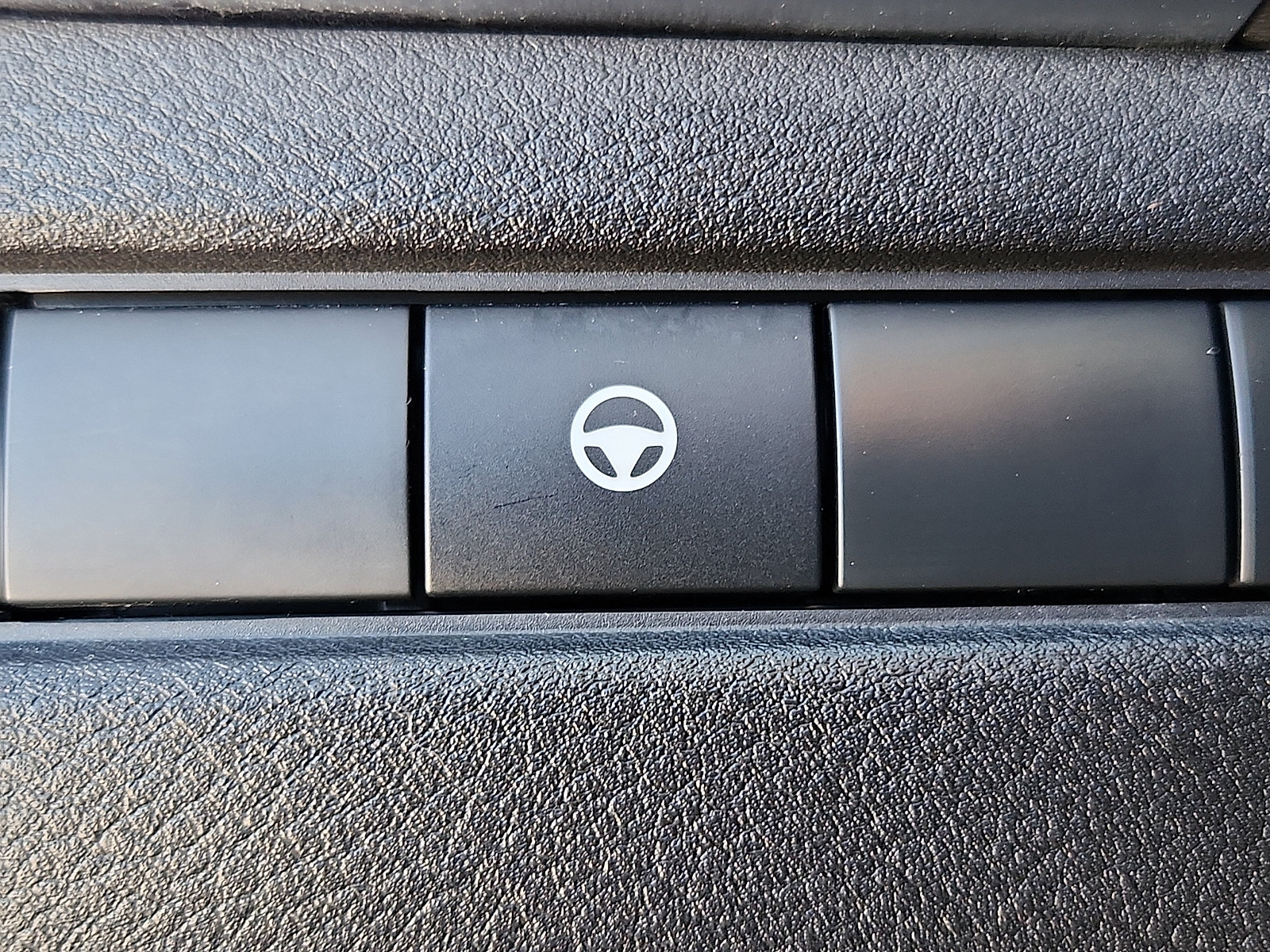 Used 2025 Nissan Rogue SV AWD/4WD image 24