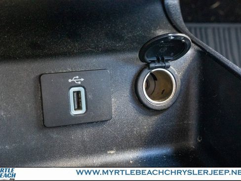 Used 2017 Ford Fusion SE w/ Fusion SE Technology Package image 23