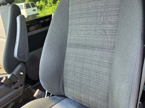 Used 2015 Freightliner Sprinter 2500 RWD image 7