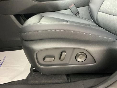New 2026 Chevrolet Equinox LT w/ Convenience Package II AWD/4WD image 5