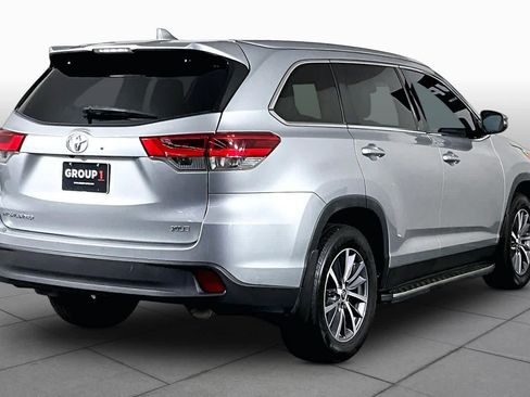 Used 2019 Toyota Highlander XLE FWD image 13
