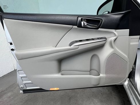 Used 2013 Toyota Camry XLE FWD image 7