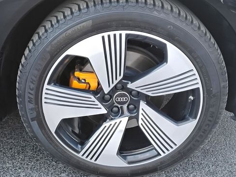 Used 2023 Audi e-tron Premium Plus w/ Premium Plus Package image 14