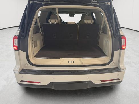 Used 2019 Lincoln Navigator L Select RWD image 21