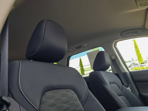 Used 2025 Nissan Pathfinder SV AWD/4WD image 14
