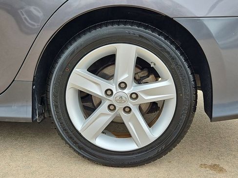 Used 2014 Toyota Camry SE image 23