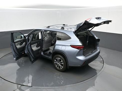 Used 2023 Toyota Highlander XLE AWD/4WD image 31