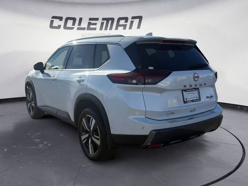 Used 2024 Nissan Rogue SL w/ SL Premium Package image 3