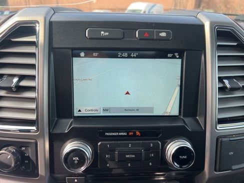 Used 2016 Ford F150 Platinum w/ Equipment Group 701A Luxury image 27