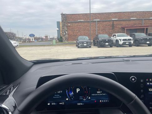 Used 2025 Chevrolet Equinox LT image 34