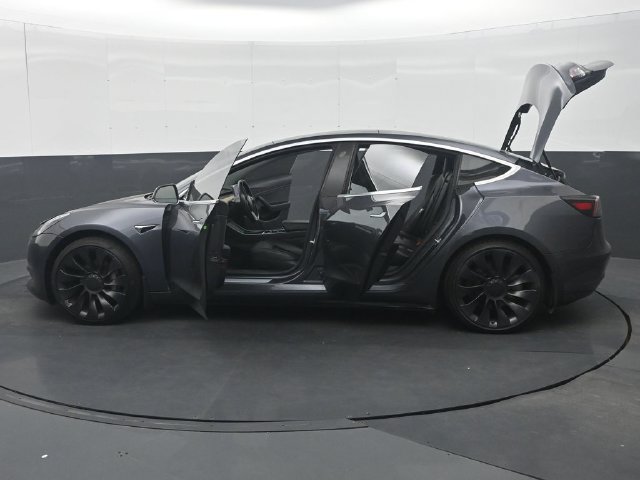 Used 2018 Tesla Model 3 Long Range RWD image 36