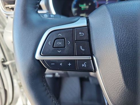 Certified 2025 Toyota Highlander Platinum AWD/4WD image 11