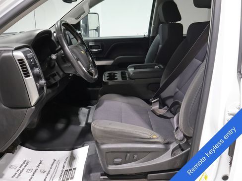 Used 2017 Chevrolet Silverado 1500 LT w/ LT Fleet Convenience Package AWD/4WD image 2