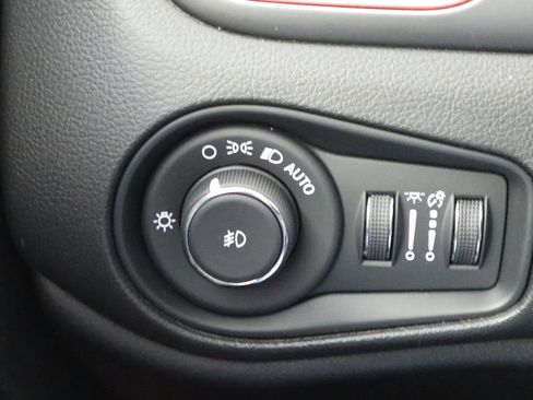 Used 2021 Jeep Renegade Trailhawk w/ Luxury Group III AWD/4WD image 7