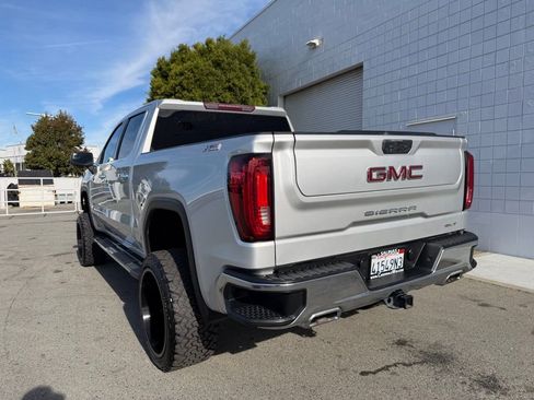 Used 2022 GMC Sierra 1500 SLT w/ SLT Premium Package image 4