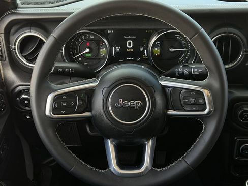 Used 2023 Jeep Wrangler Unlimited Sahara AWD/4WD image 15