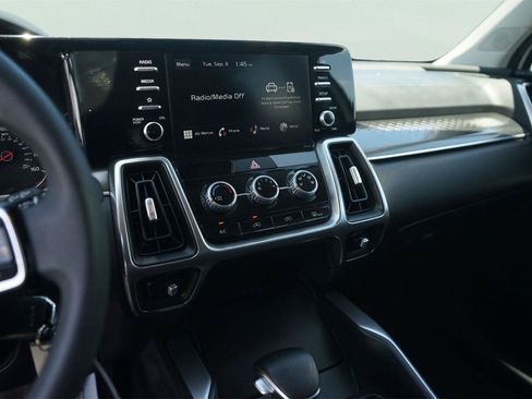 Used 2023 Kia Sorento LX FWD image 26