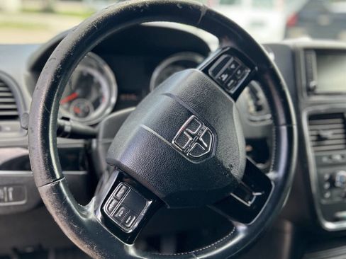 Used 2015 Dodge Grand Caravan SE image 10