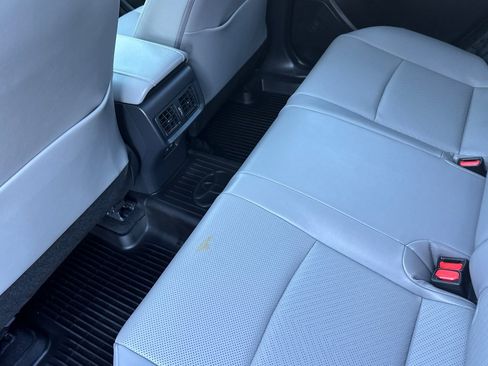 Used 2024 Toyota Venza Limited image 14