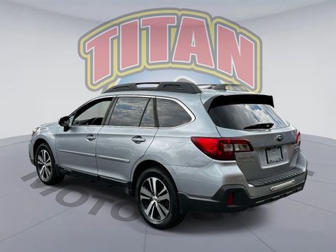 Used 2018 Subaru Outback 3.6R Limited AWD/4WD image 2