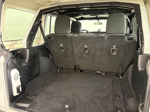 Used 2018 Jeep Wrangler Unlimited Sport AWD/4WD image 21