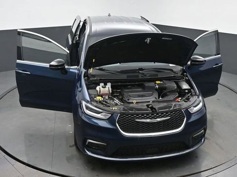 Used 2025 Chrysler Pacifica Select image 62